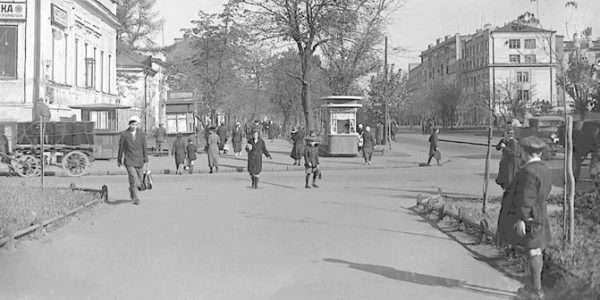 Вид на Большую Садовую улицу со стороны улицы Красина. Середина 1930-х годов. Главархив Москвы