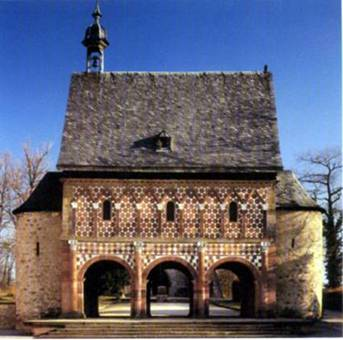  изучить внешний вид основных зданий и сооружений в средние века  2