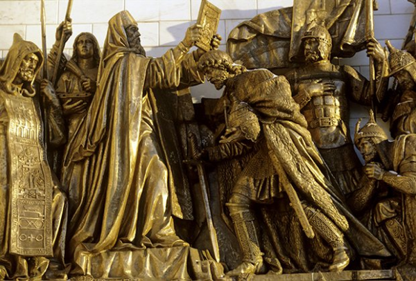 Скульптурная группа, украшающая стены храма Христа Спасителя