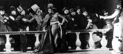 Сцена из спектакля «Ревизор» ГосТИМа. 1926